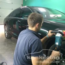 Процесс полировки Mercedes Benz