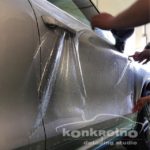 Нанесение антигравийной пленки на дверь автомобиля