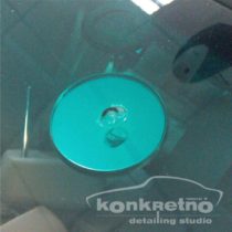 Большой скол на лобовом стекле
