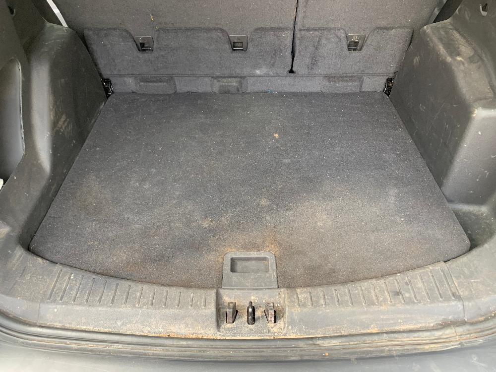 Чистка багажника и скрытых зон авто в Киеве